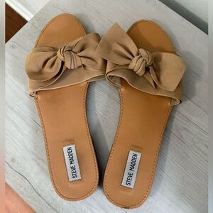 Steve Madden Beige Bow Slide Sandals